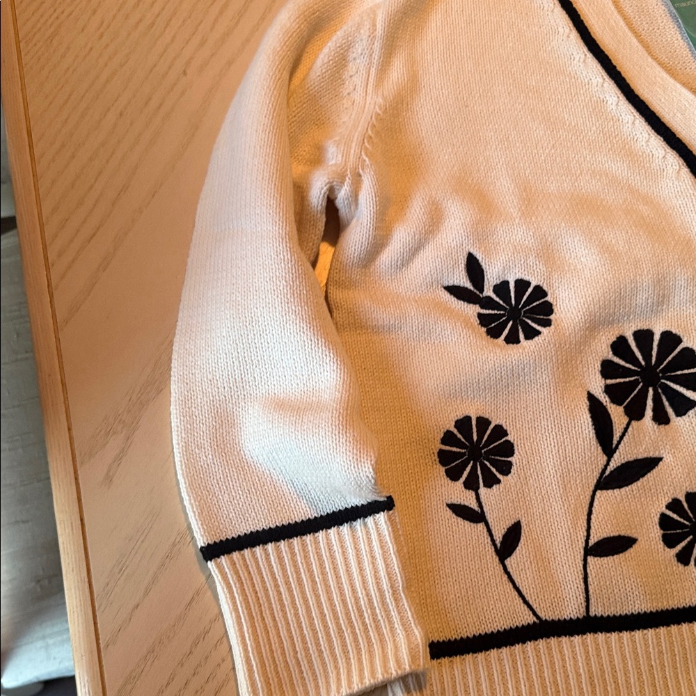 Maurices Cream and Black Floral Cardigan π§π»ββοΈ - Picture 8 of 15
